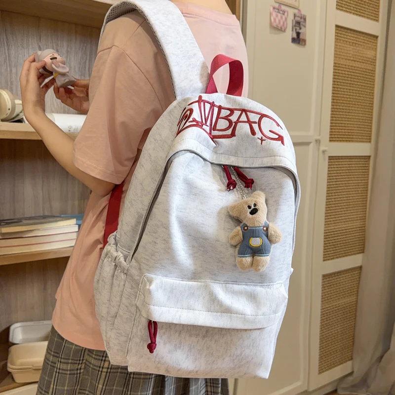 Lässiger Rucksack mit süßem Plüsch-Schlüsselanhänger Karnz