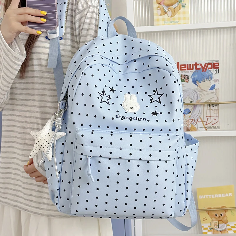 Verspielt gepunkteter Rucksack mit Hasenmotiv Karnz