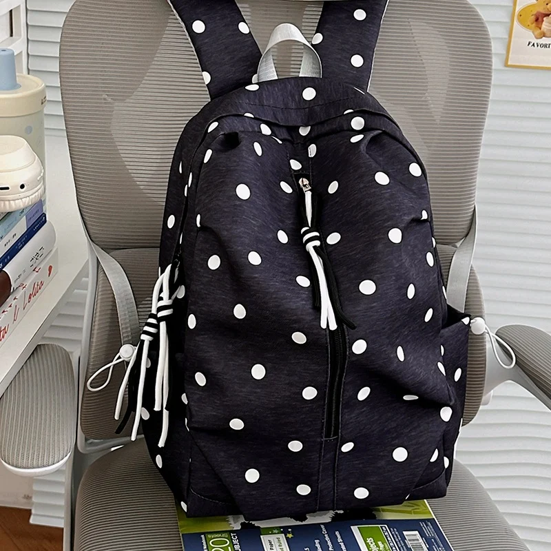 Verspielt gepunkteter Rucksack Karnz