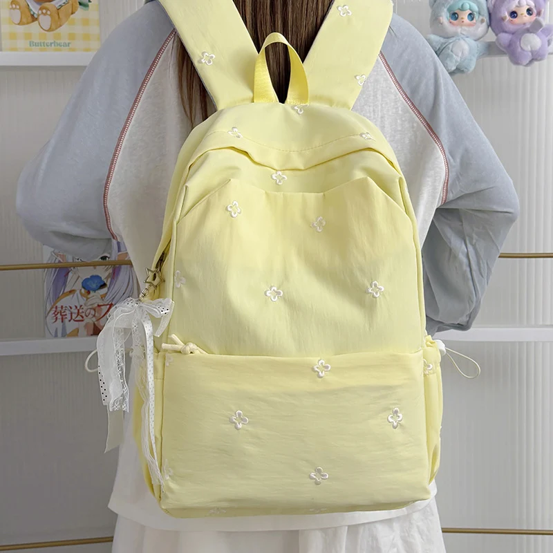 Blumenbestickter Freizeit-Rucksack Karnz