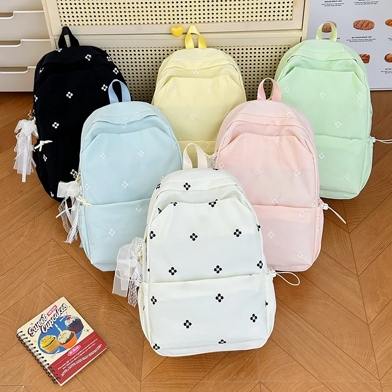Blumenbestickter Freizeit-Rucksack Karnz