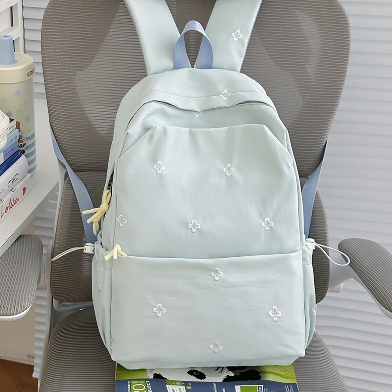 Blumenbestickter Freizeit-Rucksack Karnz