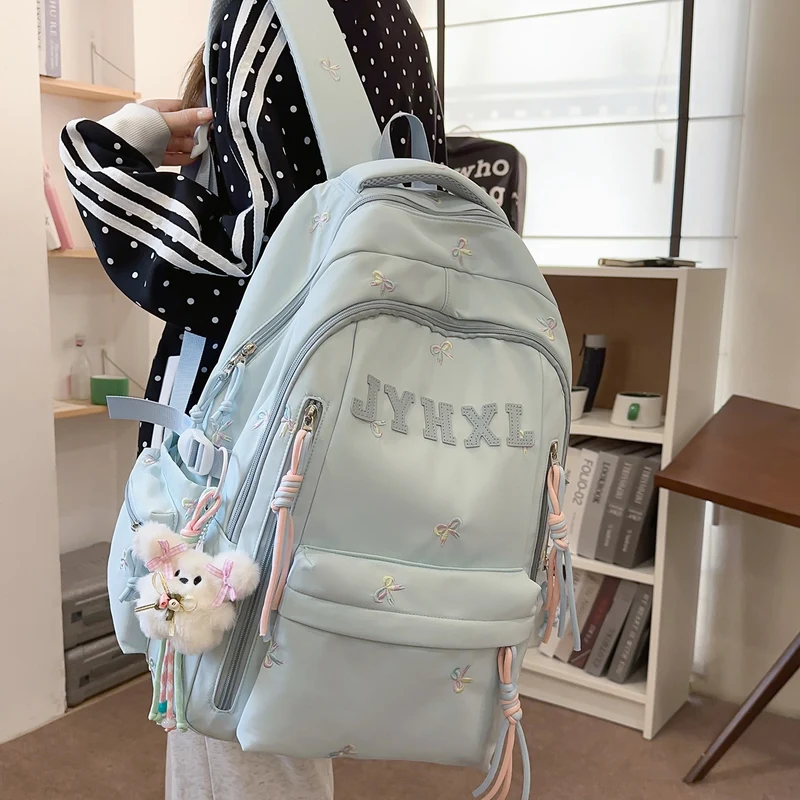 Dekorativer gestickter Rucksack Karnz