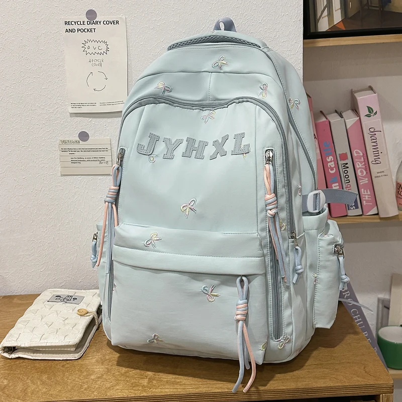 Dekorativer gestickter Rucksack Karnz