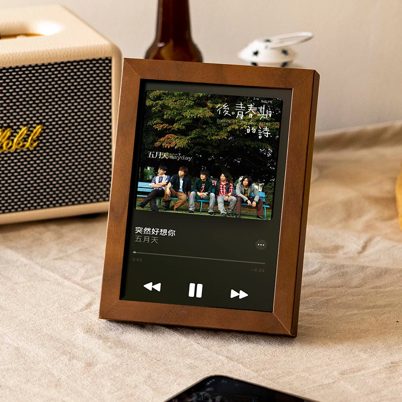Eleganter Holz-Multimedia-Displayrahmen für Zuhause