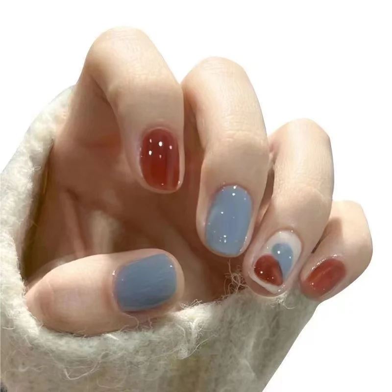 Künstlerisches Press-On-Nagelset mit einzigartigen geometrischen Mustern