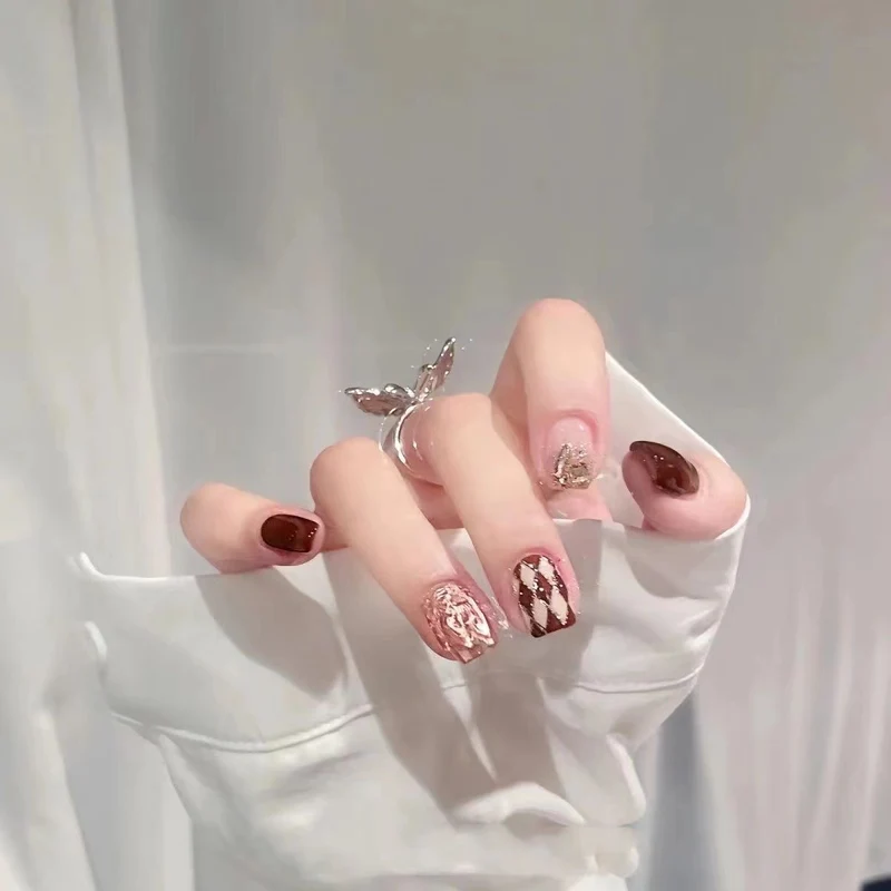 Künstlerisches Press-On Nageldesign