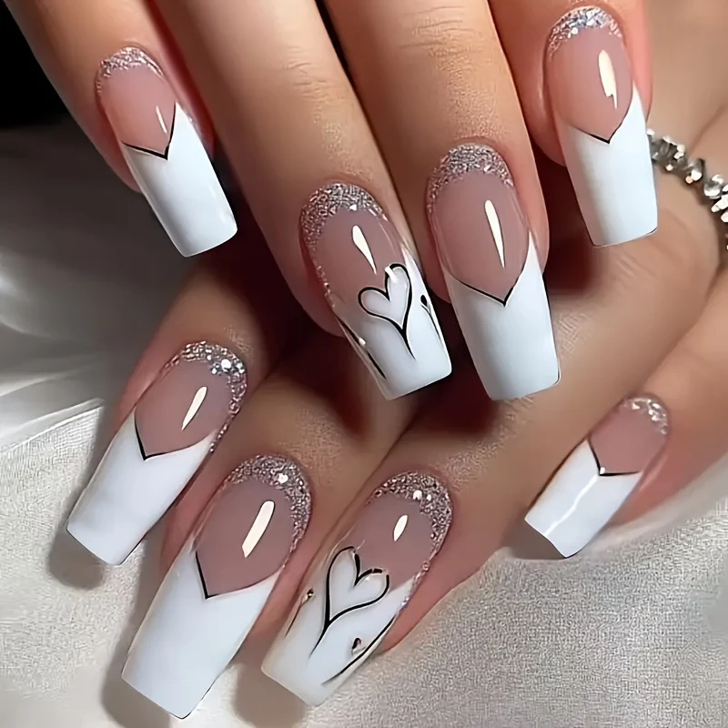 Elegantes Herzdesign Nagelkunst