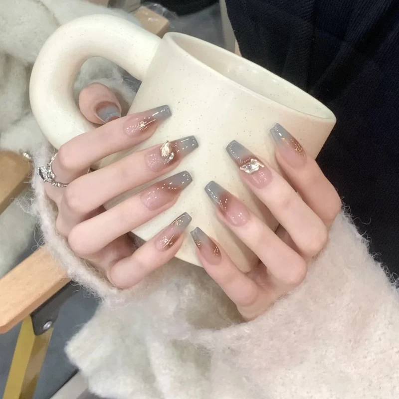 Künstlerische Ombre-Nagelverlängerungen