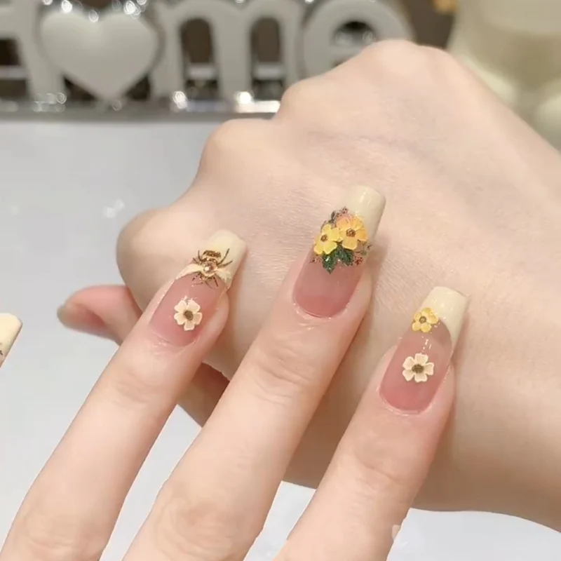 Blumengestaltet Press-On Nagelkunst Set
