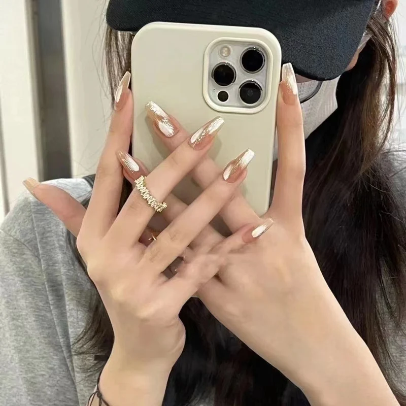 Künstlerische Nagelkunst
