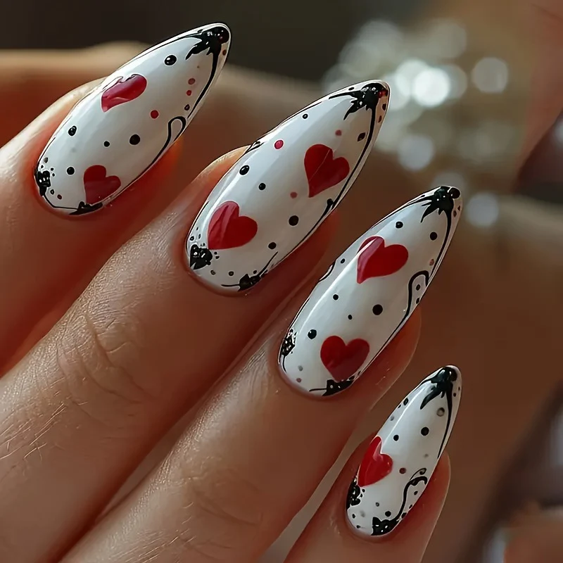 Künstlerische Herz-Themen Nagelkunst