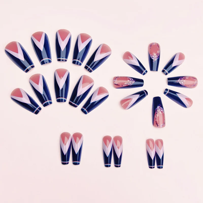 Künstlerisches Floral-Nageldesign