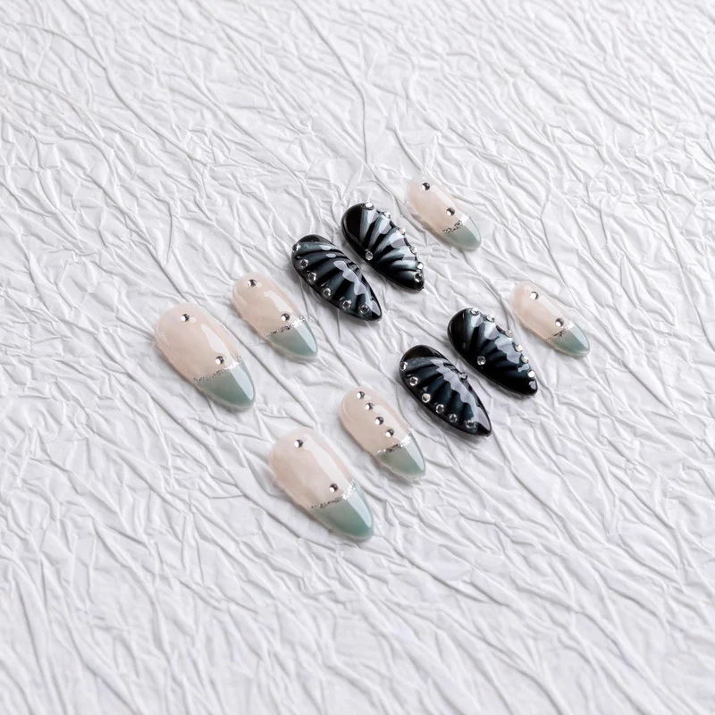 Stylisches Press-On-Nagelset mit einzigartigen Texturen