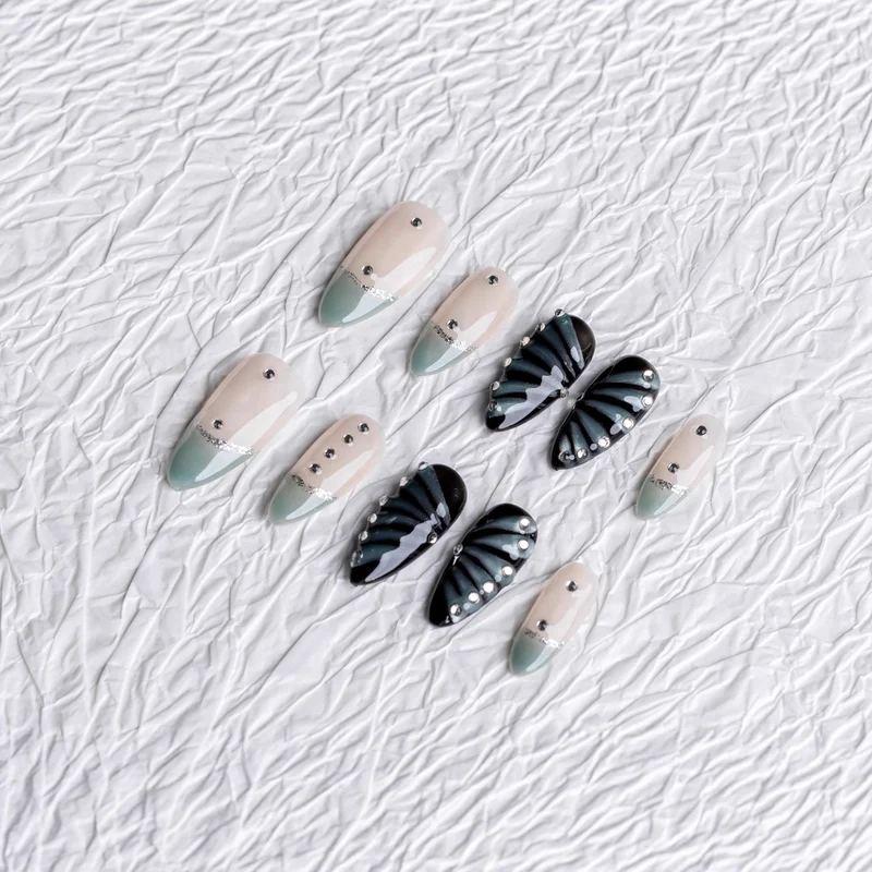 Stylisches Press-On-Nagelset mit einzigartigen Texturen