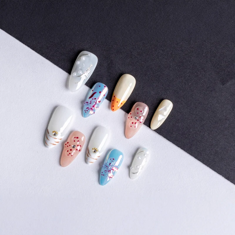 Künstlerisches Florales Design Press-On Nagelset