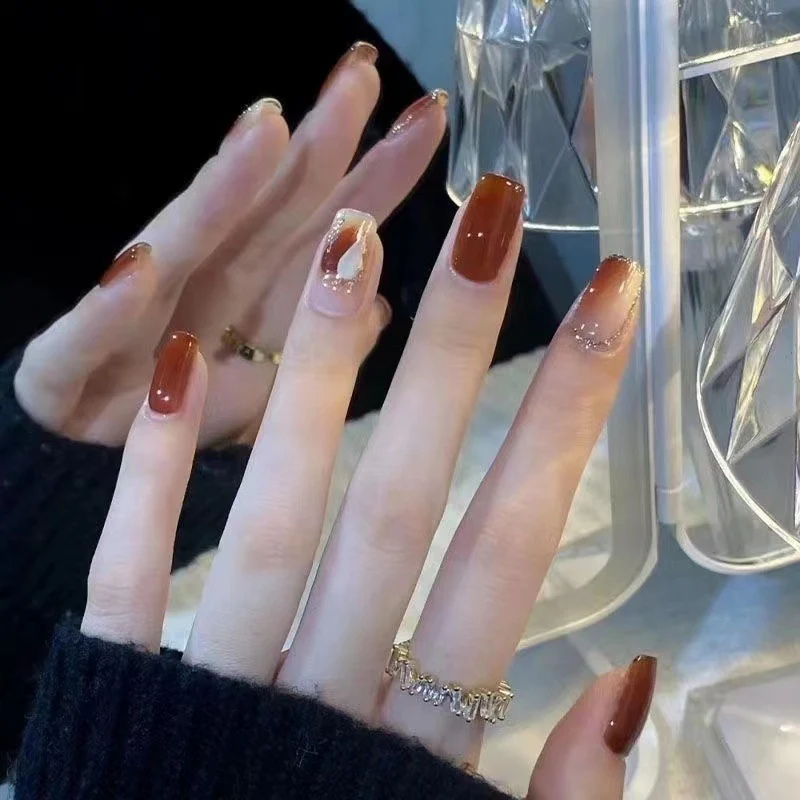 Elegantes Druck-On-Nagelset