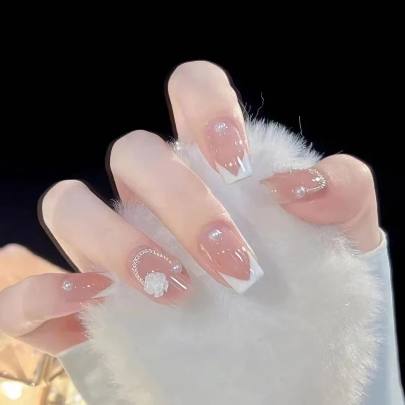 Elegantes dekoratives Press-On-Nageldesign