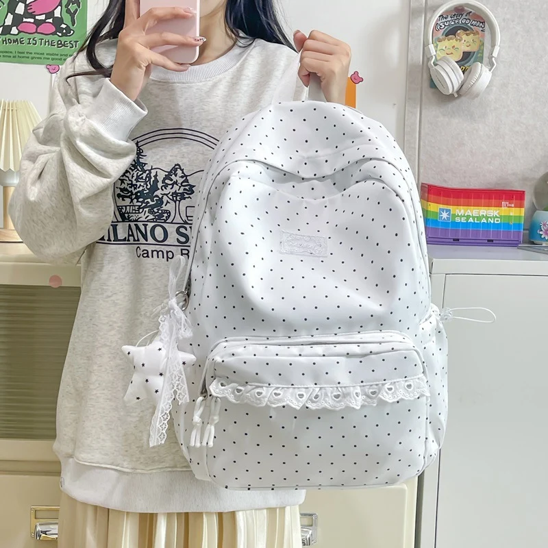 Süßer dekorativer gepunkteter Rucksack Karnz