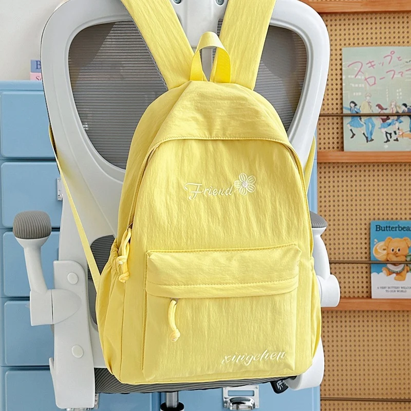 Niedlicher Cartoon-Motiv Bestickter Rucksack Karnz