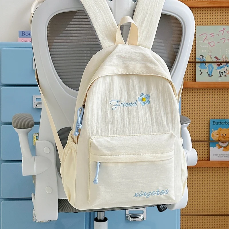 Niedlicher Cartoon-Motiv Bestickter Rucksack Karnz