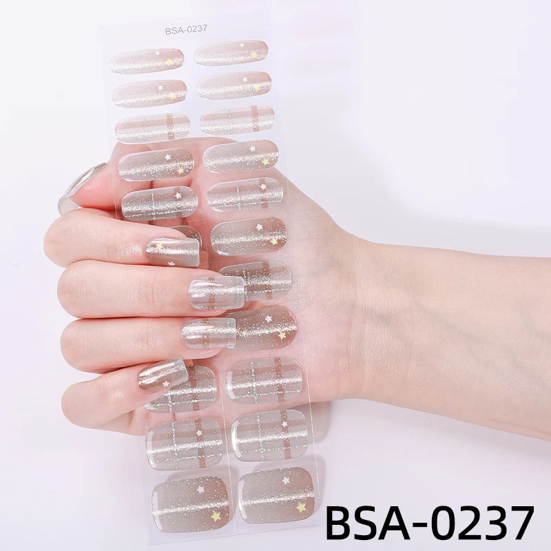 Glitzernde Nagelwickel