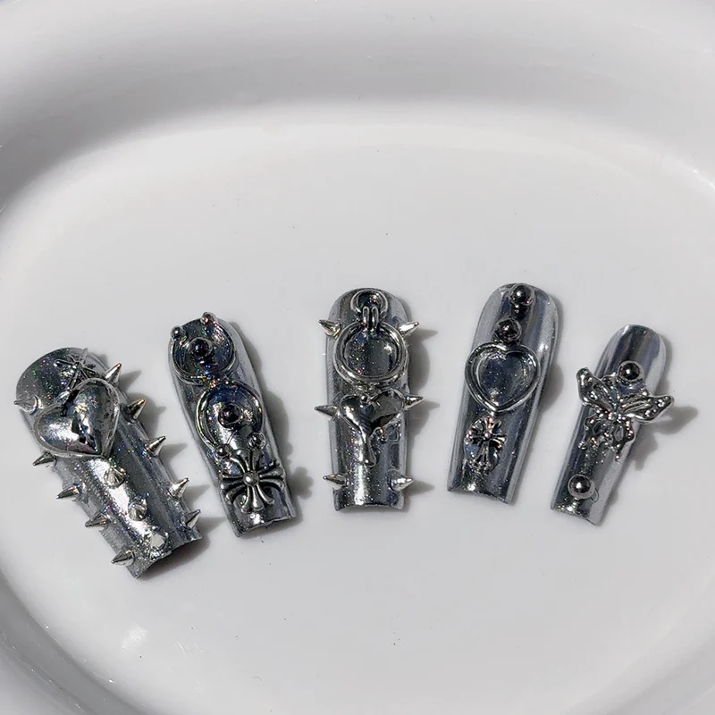 Gothic-inspiriertes metallisches Nagelkunstset
