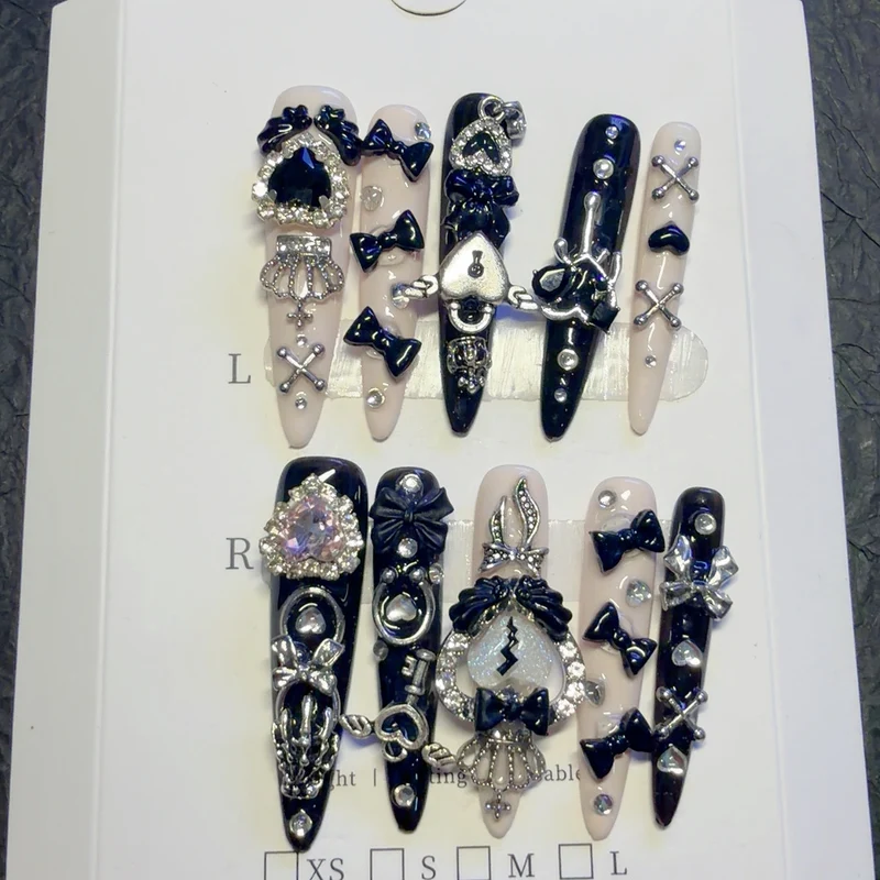 Gothic-inspirierte dekorative Press-On-Nagel-Set