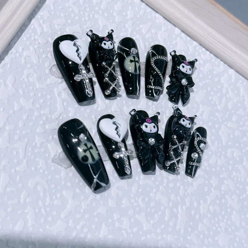 Gothic-inspirierte dekorative Press-On-Nagelkunstset