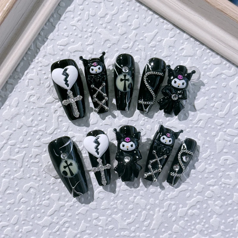Gothic-inspirierte dekorative Press-On-Nagelkunstset