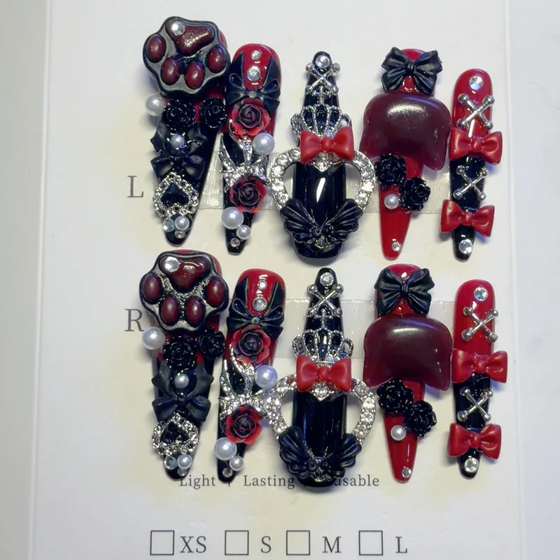 Gothic-inspirierte dekorative Press-On-Nagelkunst