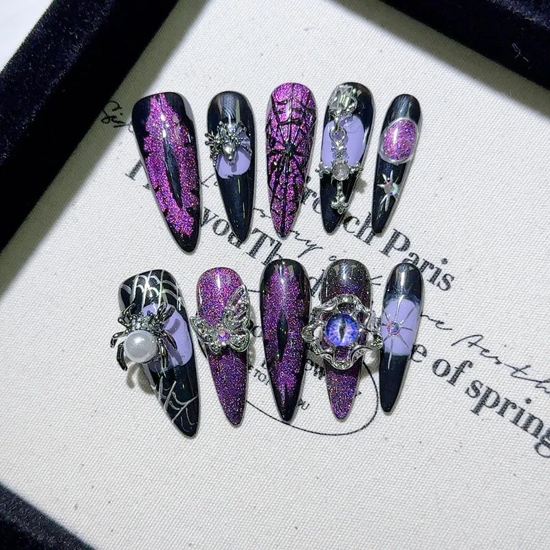 Gothic-inspirierte dekorative Nagelkunst-Tipps