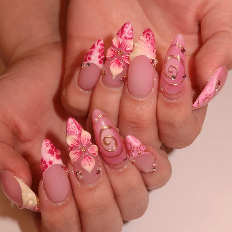 Künstlerische florale Stiletto-Nail Art