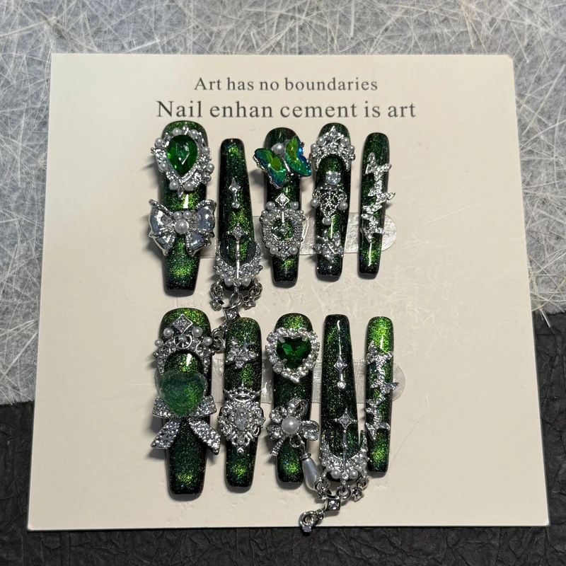 Dekoratives Press-On Nagelkunst Set