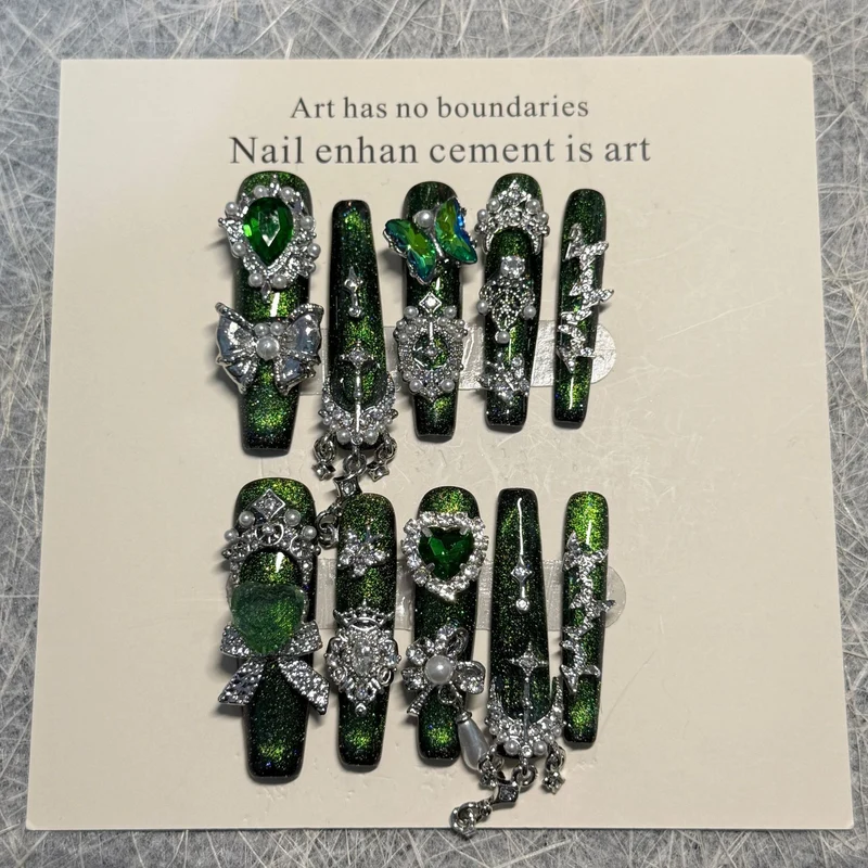 Dekoratives Press-On Nagelkunst Set