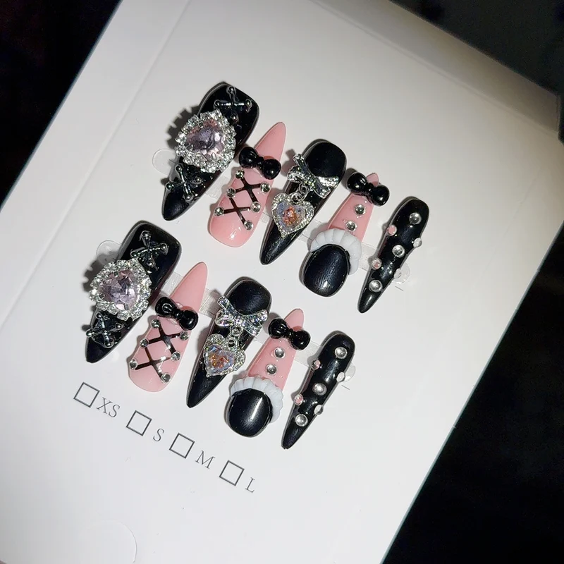 Glamouröse mit Strass verzierte Press-On Nägel