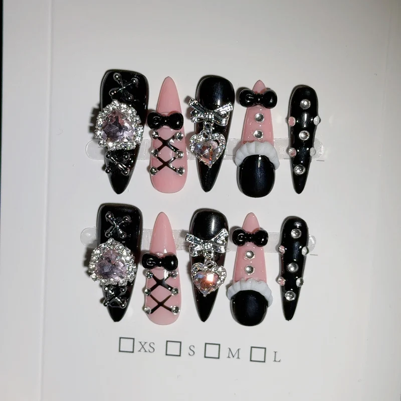 Glamouröse mit Strass verzierte Press-On Nägel