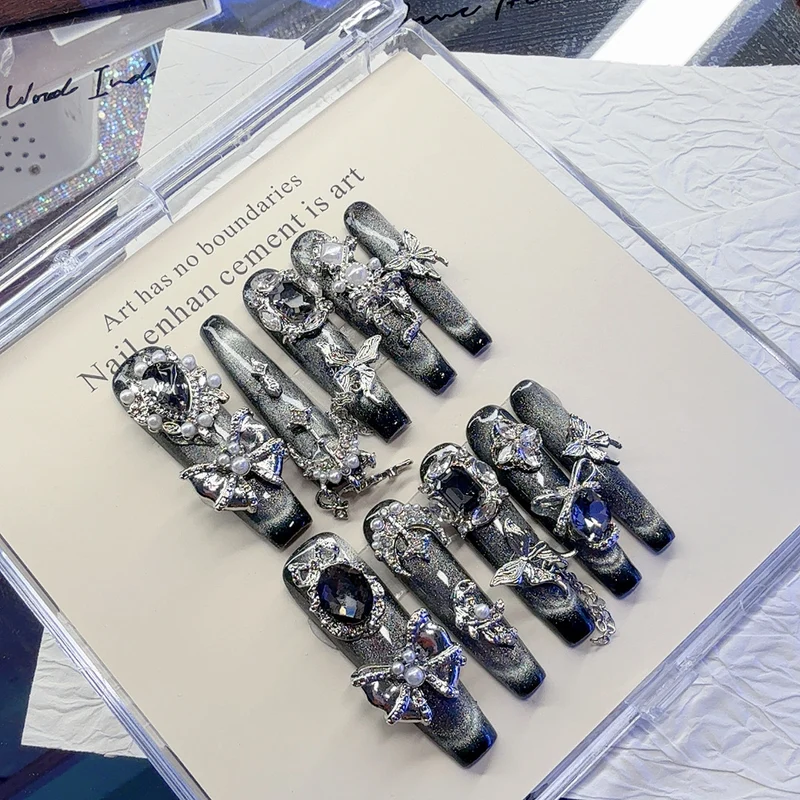 Glamourös mit Strass verzierte Nagelkunst-Set
