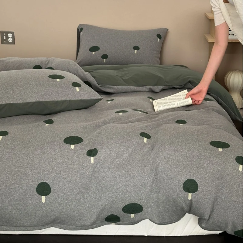Gemütliche Flanell-Bettwäsche-Garnitur mit minimalistischem Baummotiv und Wendefunktion
