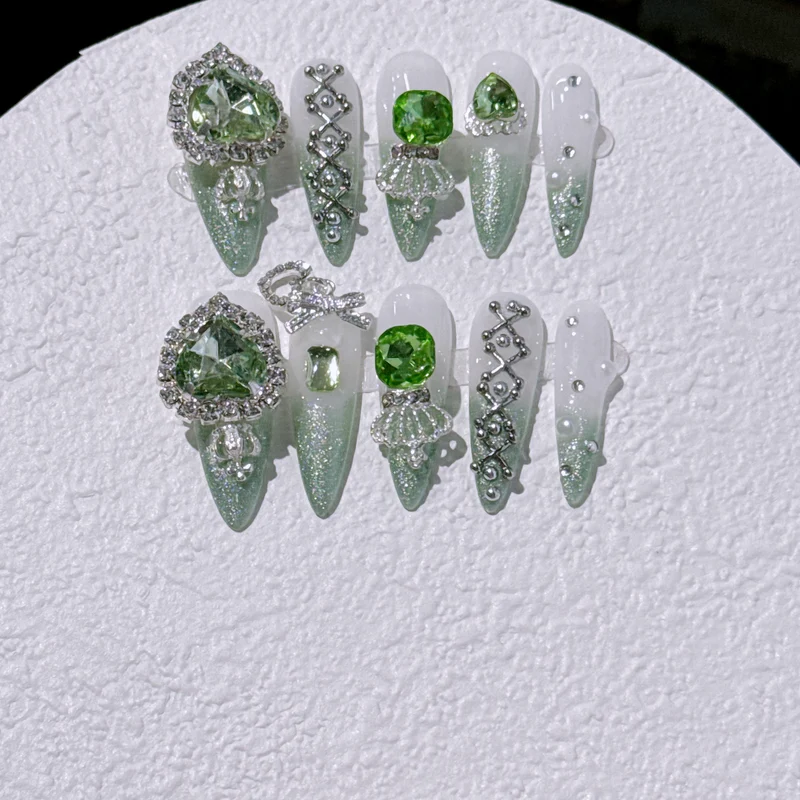 Glamouröse Nagelkunst Verlängerungen