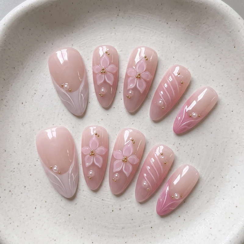 Dekorative Nagelkunst