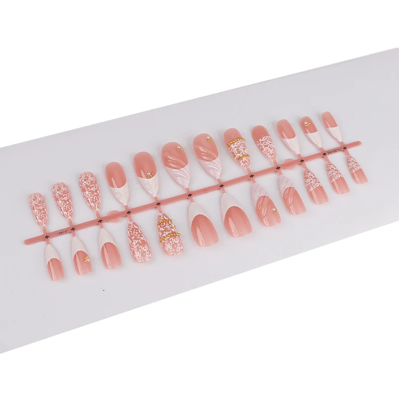 Dekoratives Luxuriöses Press-On Nageldesign