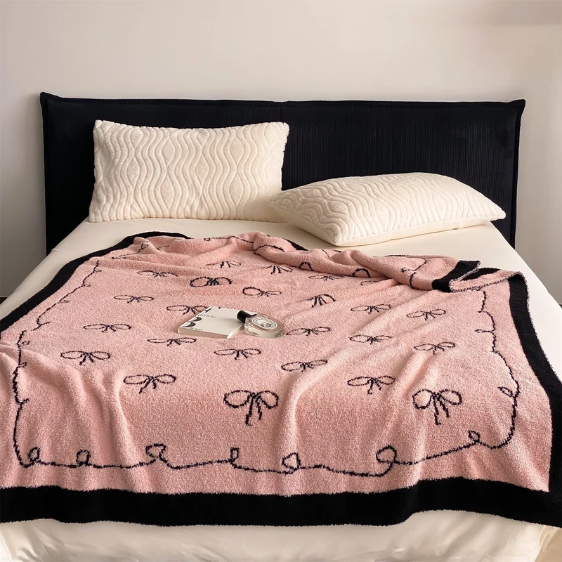 Wendbare Kuscheldecke aus Frottee mit dekorativem Hundemotiv