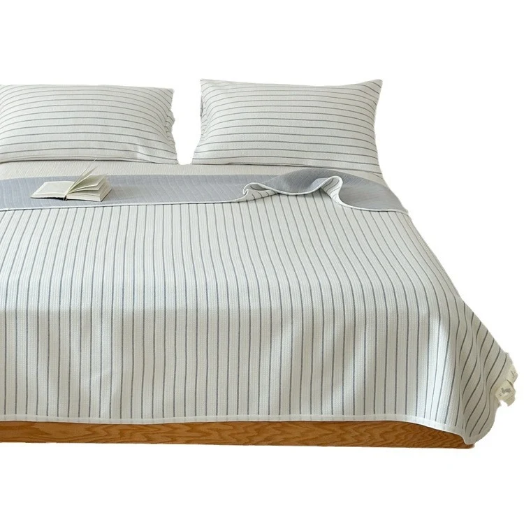 Wendbare Jacquard-Strickdecke mit feinen Streifen & passendem Kissenbezug-Set