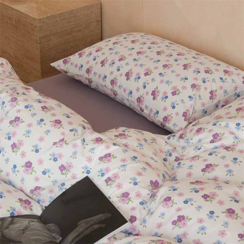 Feinster Baumwollsatin-Bettbezuggarnitur mit zartem Blumenprint und atmungsaktivem Komfortbezug