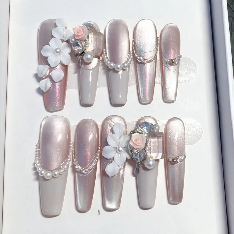 Blumenmuster Strass Nagelkunst Tipps