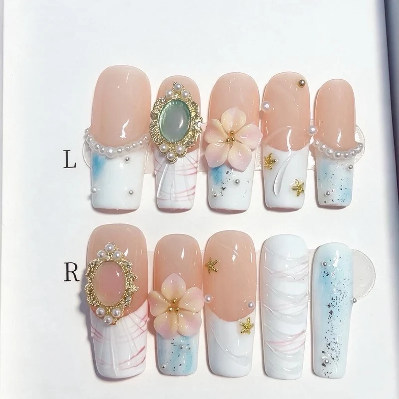 Blumenverzierte Press-On Nagelset