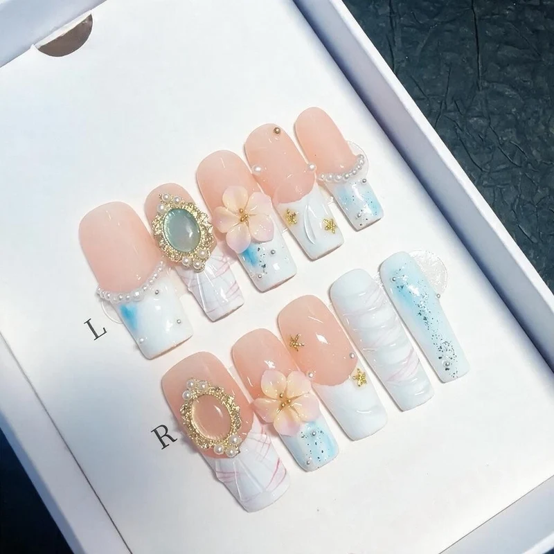 Blumenverzierte Press-On Nagelset