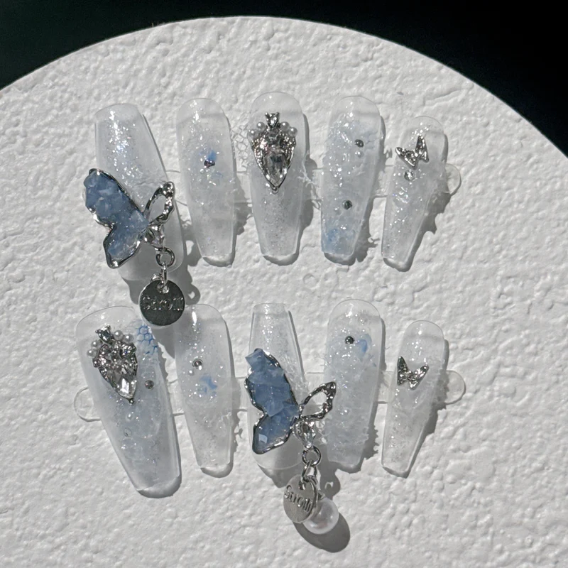 Dekoratives Schmetterling-inspiriertes 3D Press-On Nagelset