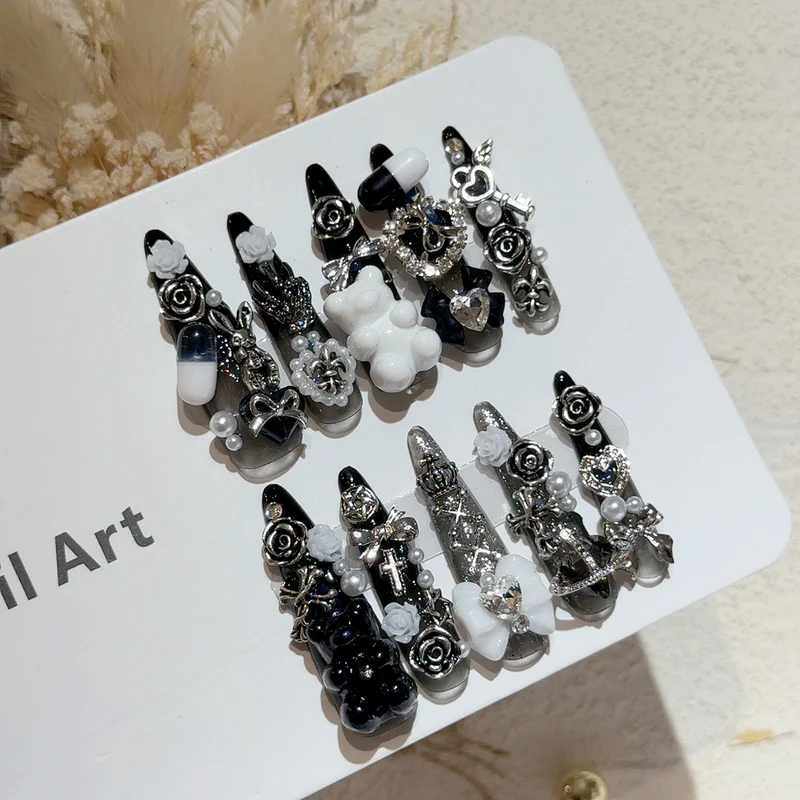 Künstlerisch gestaltete Nagelspitzen
